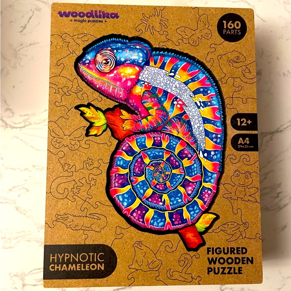 NEW Wooden Woodlika Hypnotic Iguana Puzzle with all 160 pieces